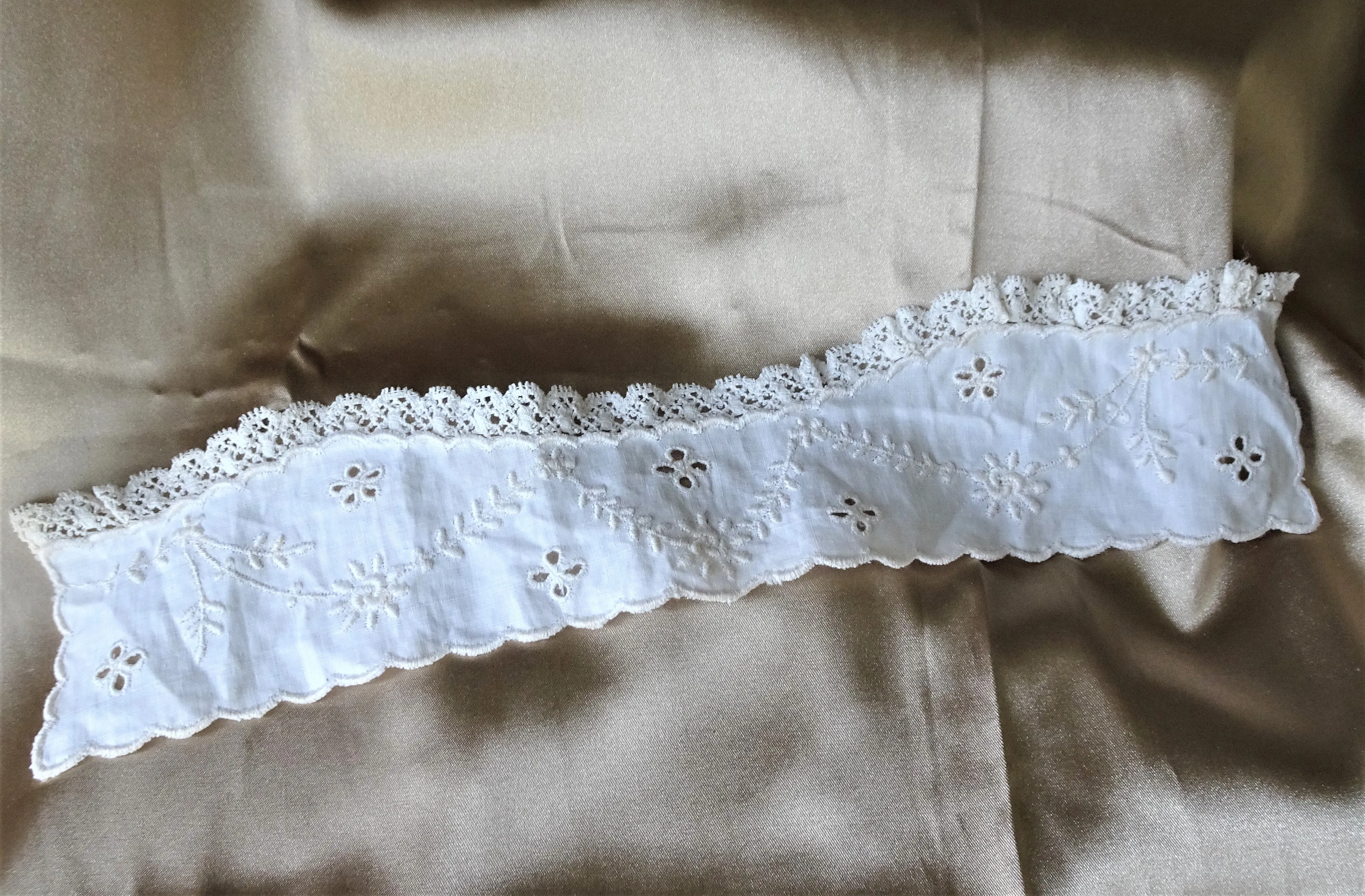 BEAUTIFUL Victorian High Neck Collar, Victorian Edwardian Embroidered linen Lace, Heirloom Sewing,Collectible Vintage Clothing ,